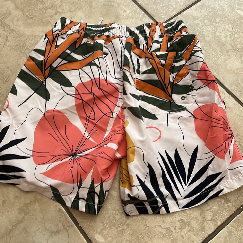 Two swim trunks - Picture 4 of 7